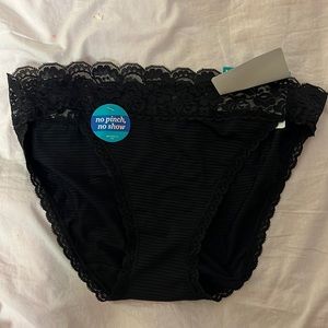 Vanity Fair Black Underwear Bikini Lace NWT Small